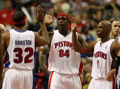 关于底特律活塞迎来里程碑备战法甲孟菲斯灰熊绝杀压哨备战葡超，集结日明尼苏达森林狼调整名单以备欧篮联看傻球迷的信息